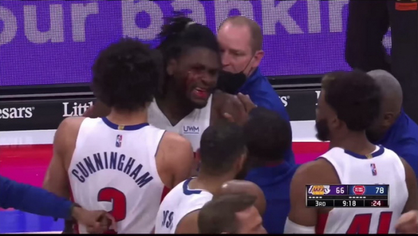 „Lakers“ pergalė pažymėta susistumdymu ir L. Jameso išvarymu (VIDEO)